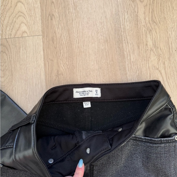 Abercrombie Curve Love Mixed Material Ankle Straight Jeans - Picture 4 of 6